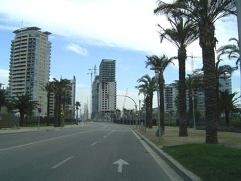 Diagonal Mar: empty streets