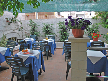 Hotel Piccadilly patio